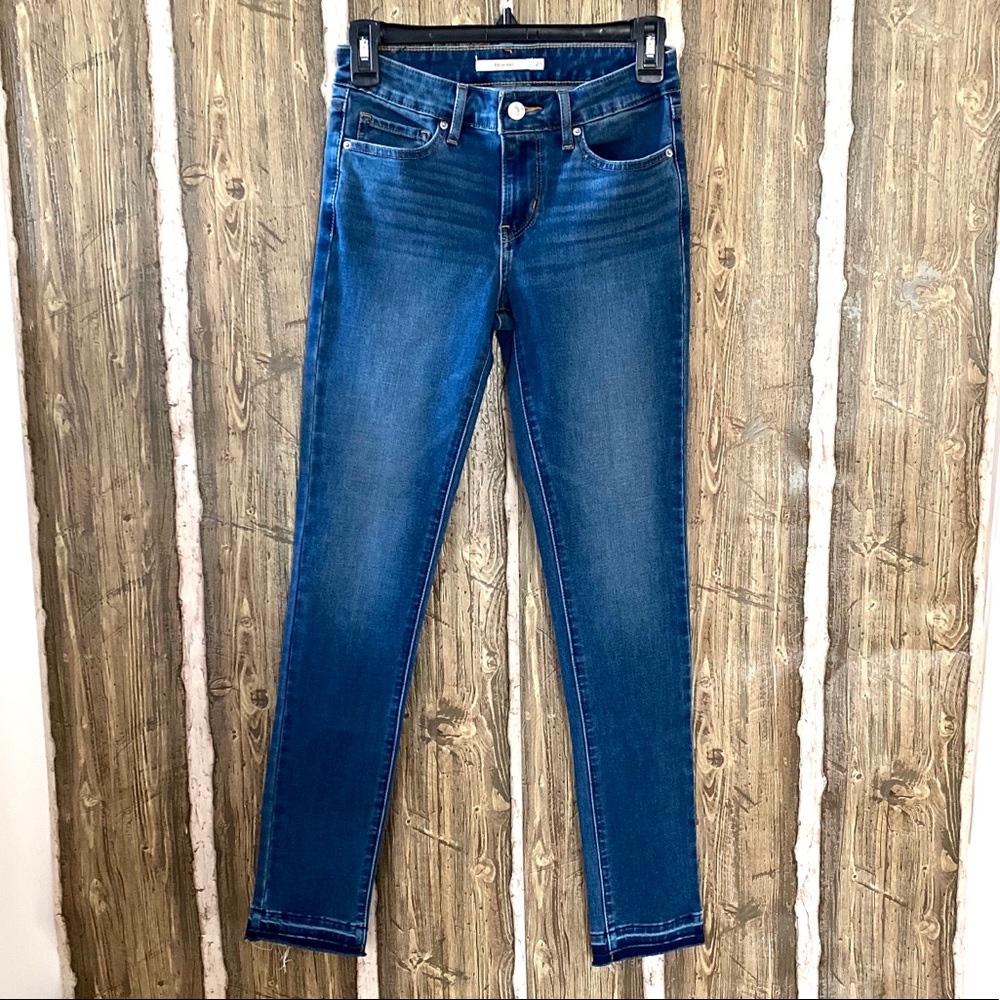 Levi’s 711 blue skinny jeans women’s size 25.